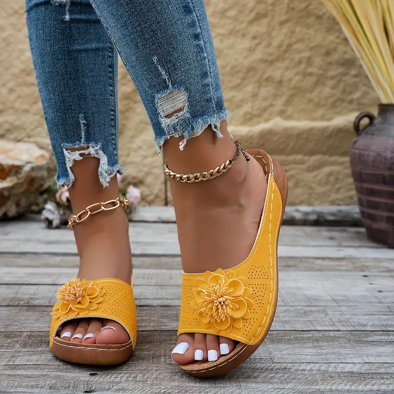 BURNIE⢠WOMEN'S FLORAL OPEN TOE SLIDES - Image 9